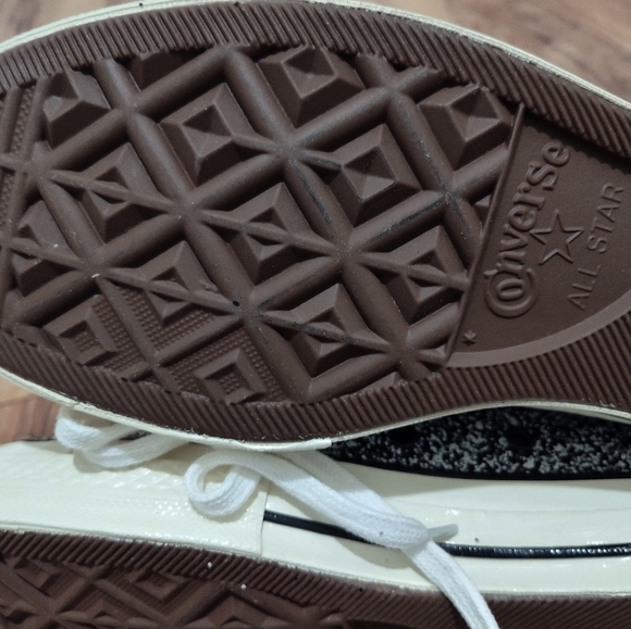 JW Anderson X Chuck Converse Sneakers - Picture 15 of 16